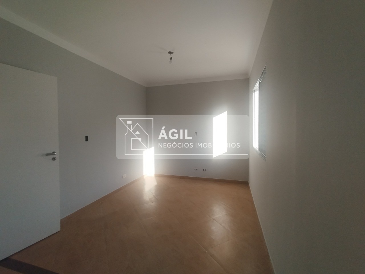 Vende-se casa no condomínio home & club- villa branca, jacar