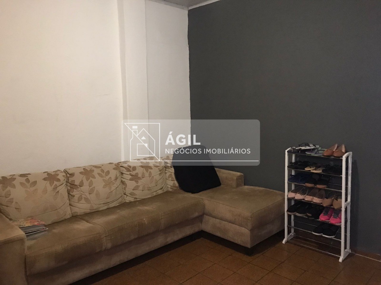 Alugo casa térrea 174 m2 de área construída - 3 dormitórios 