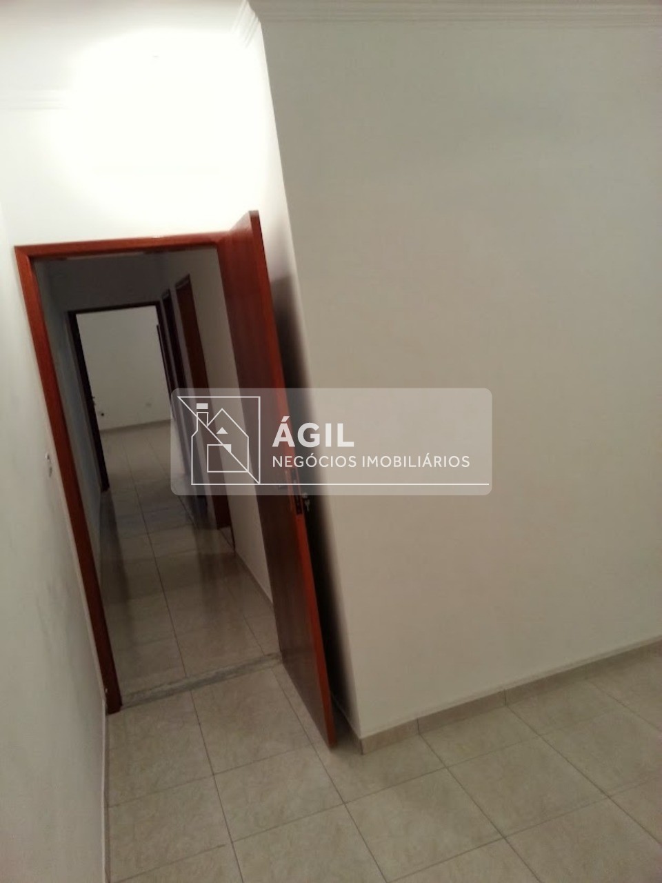 Vendo ou alugo sobrado 350 m2 - 3 dormitórios- bosque dos ip