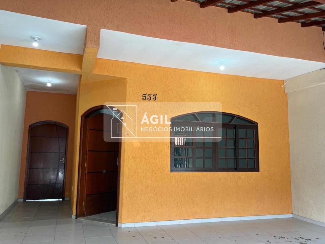 Vendo ou alugo sobrado 350 m2 - 3 dormitórios- bosque dos ip