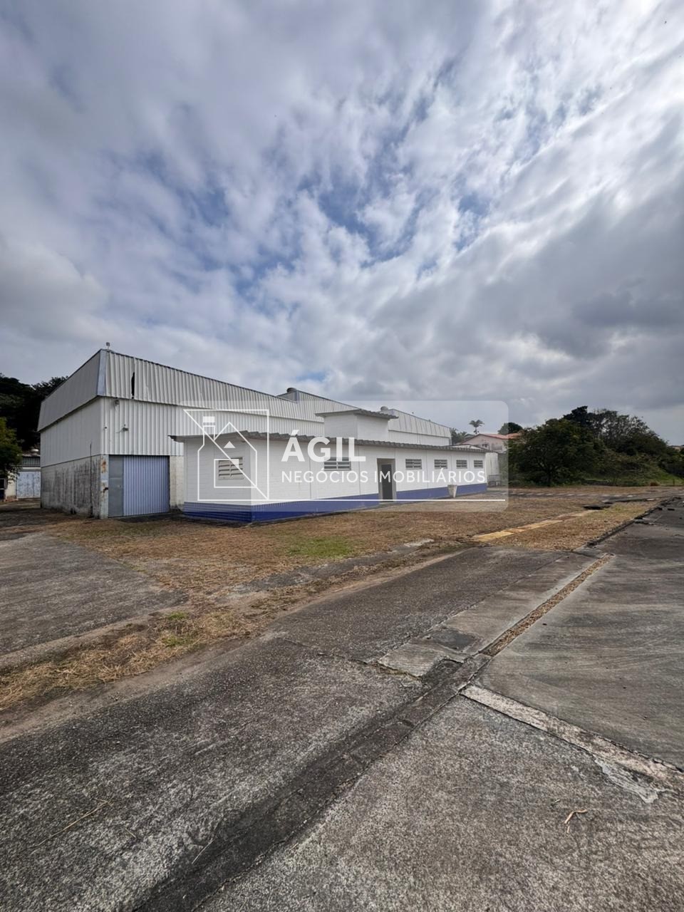 Alugo galpão 550m2 industrial - são josé dos campos