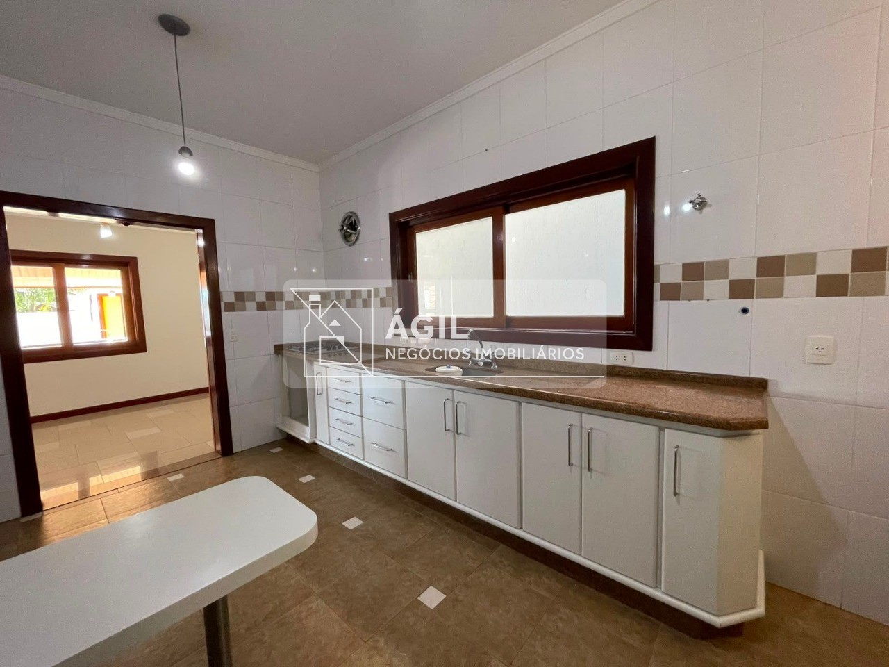 Alugo sobrado com 4 suites e piscina - sunset park aquarius 