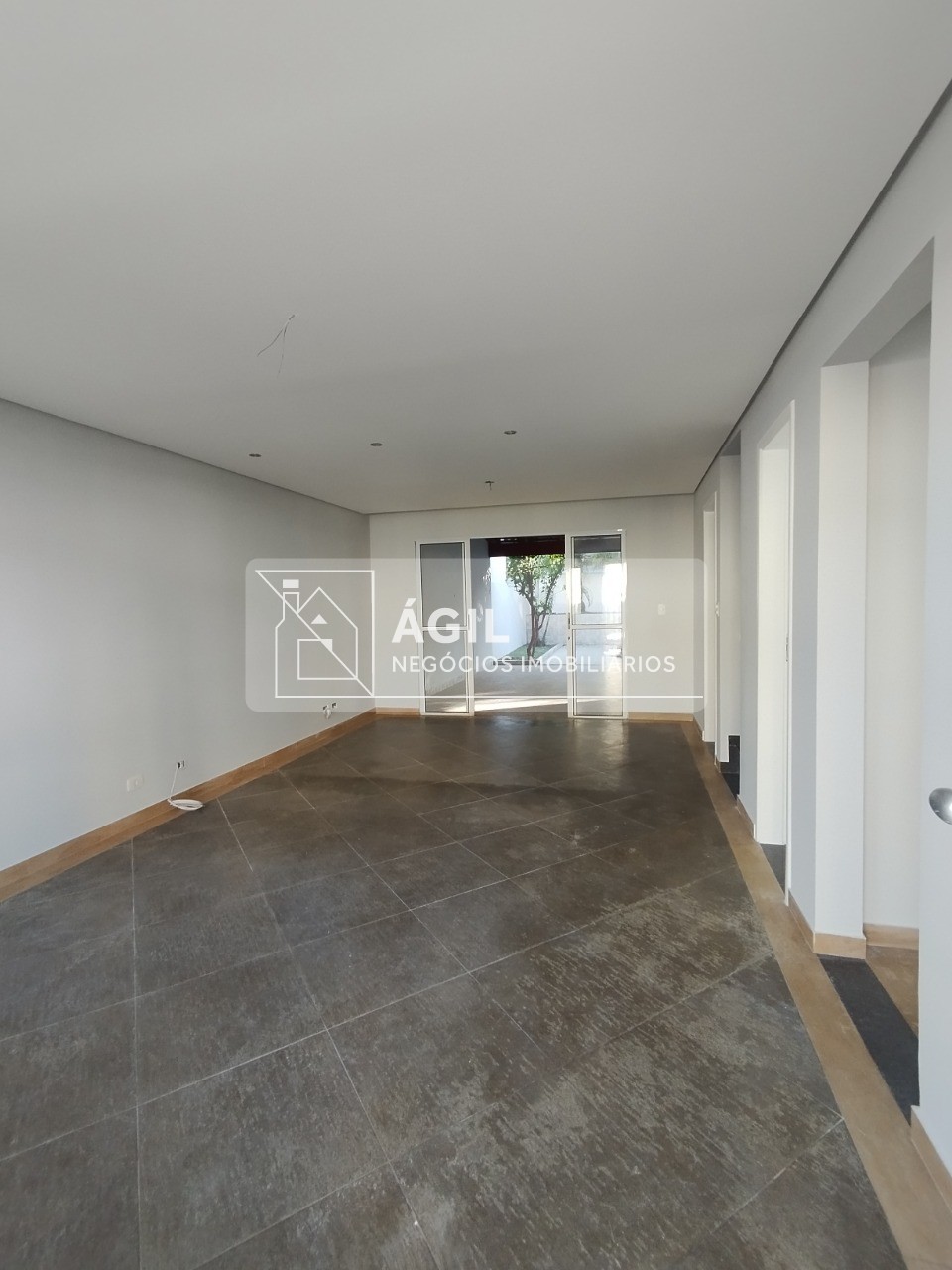 Vende-se casa no condomínio home & club- villa branca, jacar
