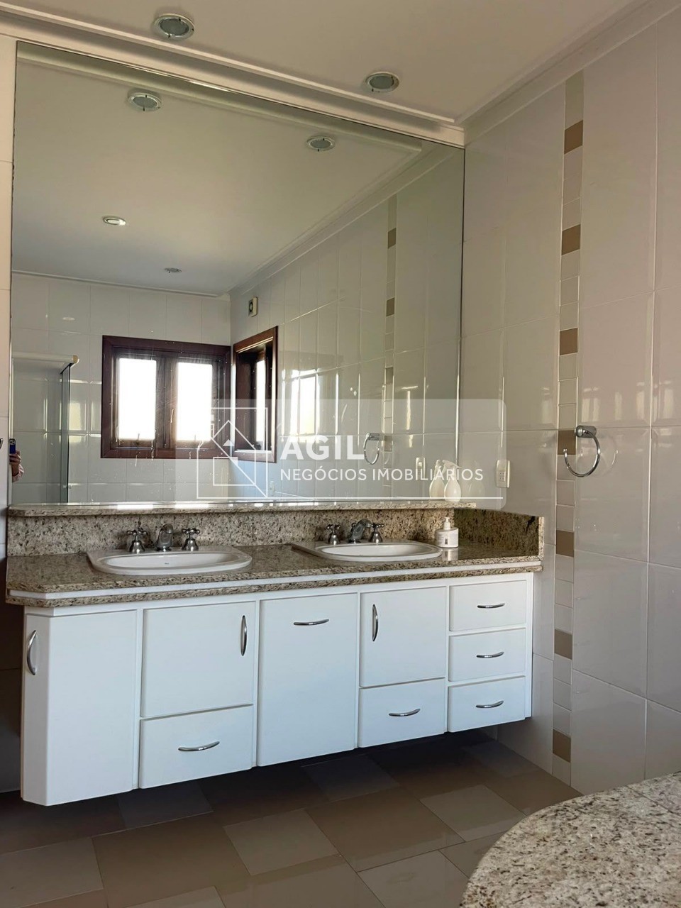 Alugo sobrado com 4 suites e piscina - sunset park aquarius - são josé dos campos