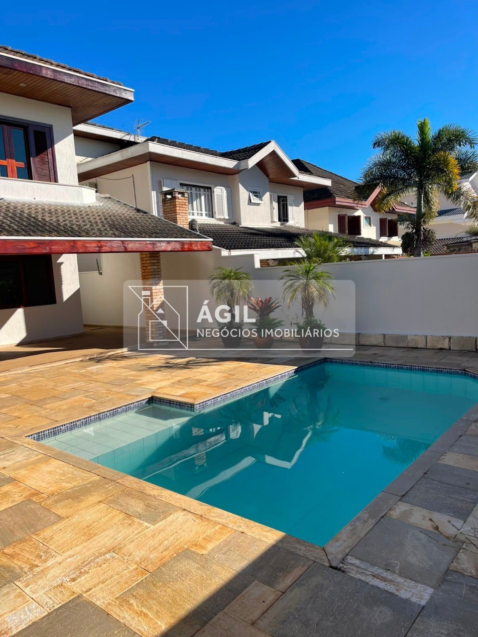 Alugo sobrado com 4 suites e piscina - sunset park aquarius 