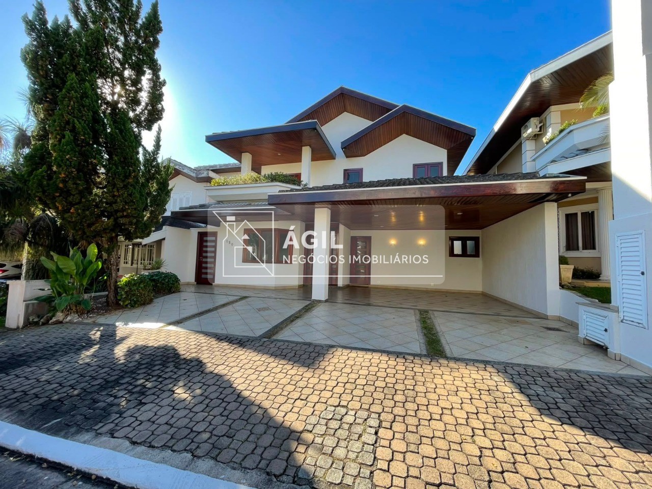 Alugo sobrado com 4 suites e piscina - sunset park aquarius 
