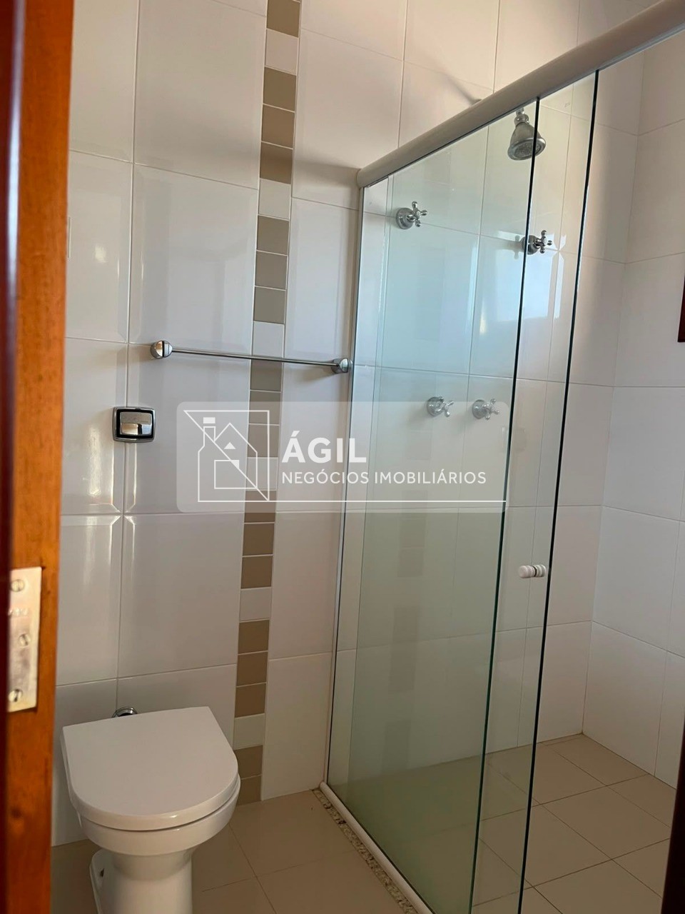 Alugo sobrado com 4 suites e piscina - sunset park aquarius - são josé dos campos