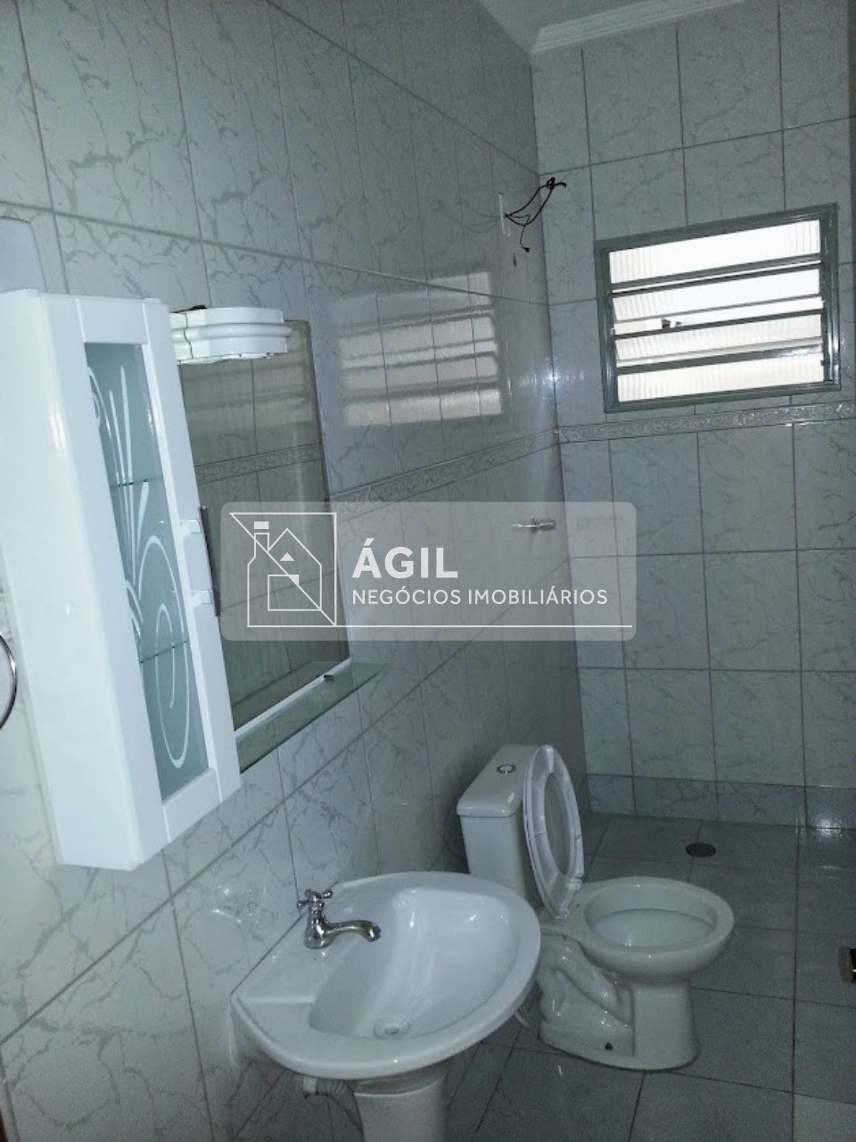 Vendo ou alugo sobrado 350 m2 - 3 dormitórios- bosque dos ip