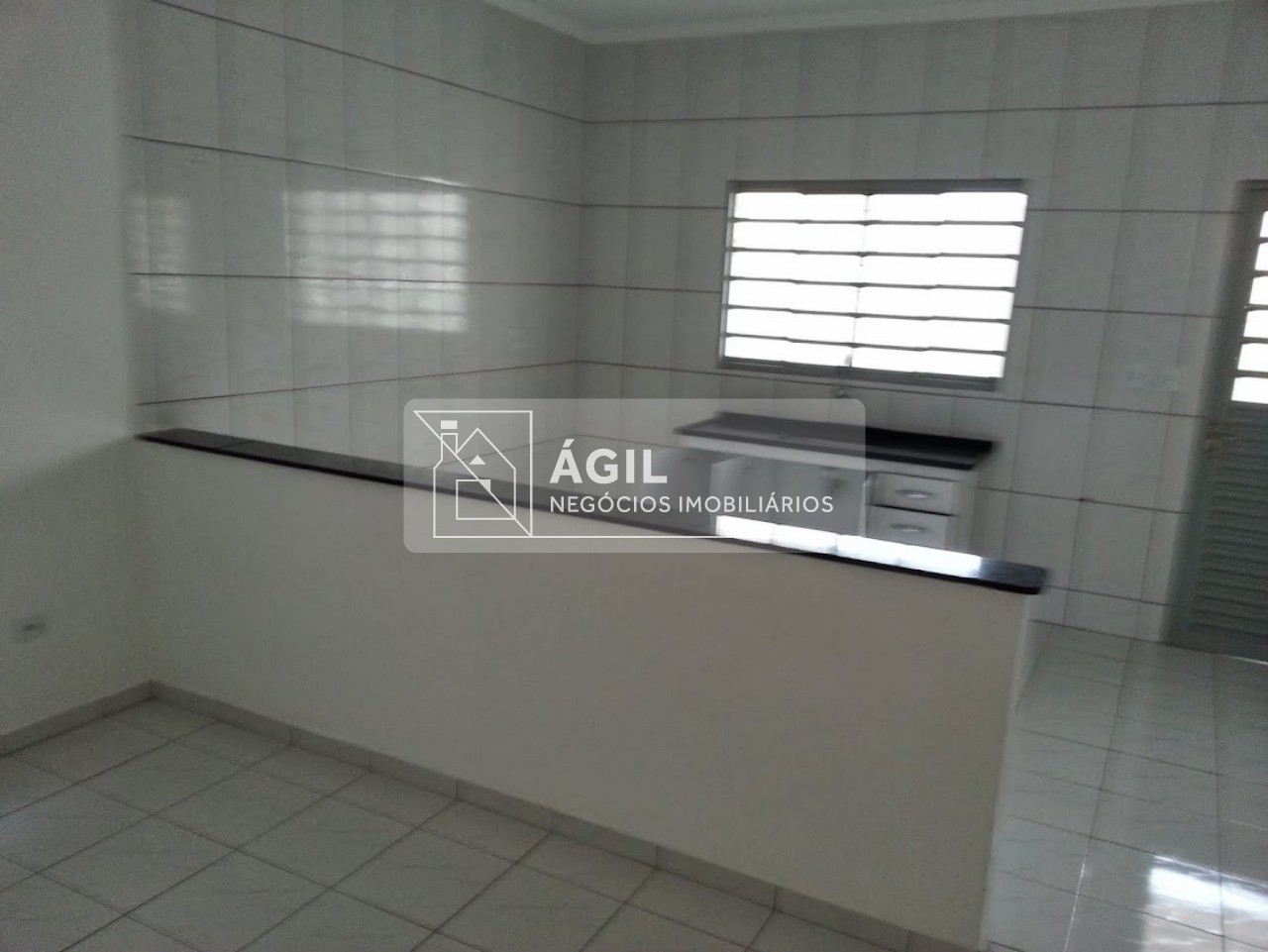 Vendo ou alugo sobrado 350 m2 - 3 dormitórios- bosque dos ip