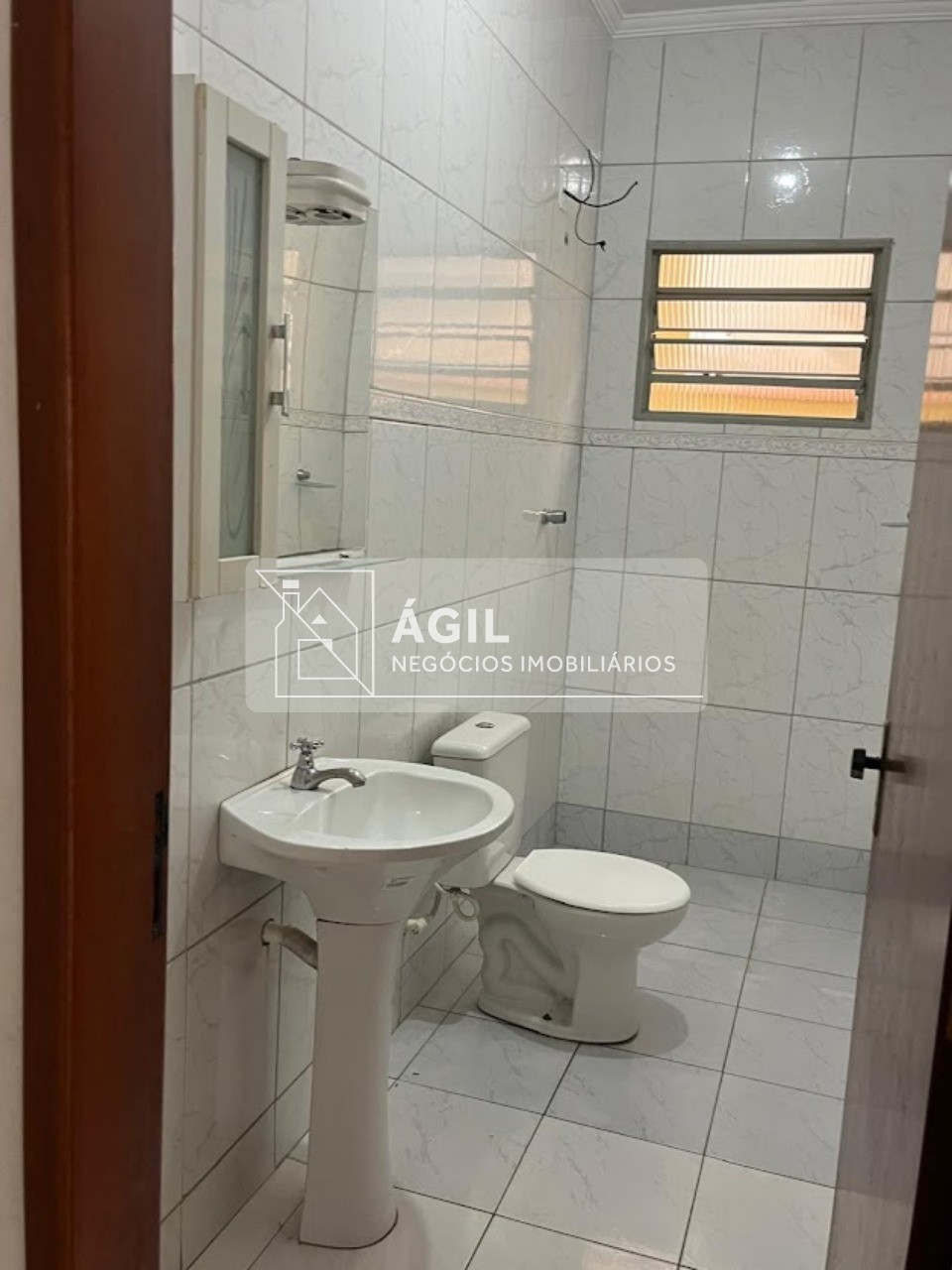 Vendo ou alugo sobrado 350 m2 - 3 dormitórios- bosque dos ip
