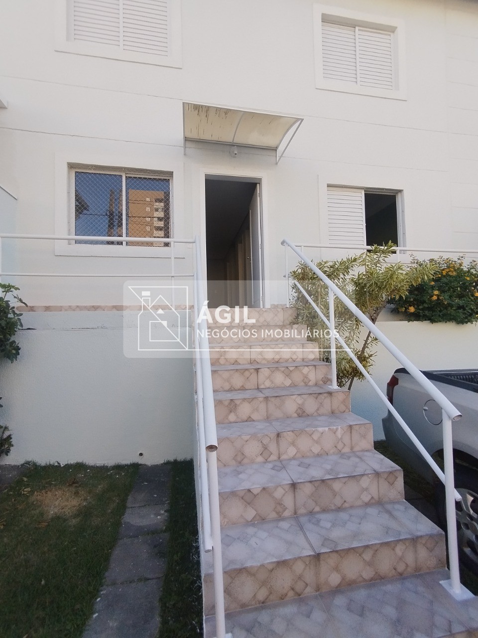 Vende-se casa no condomínio home & club- villa branca, jacar