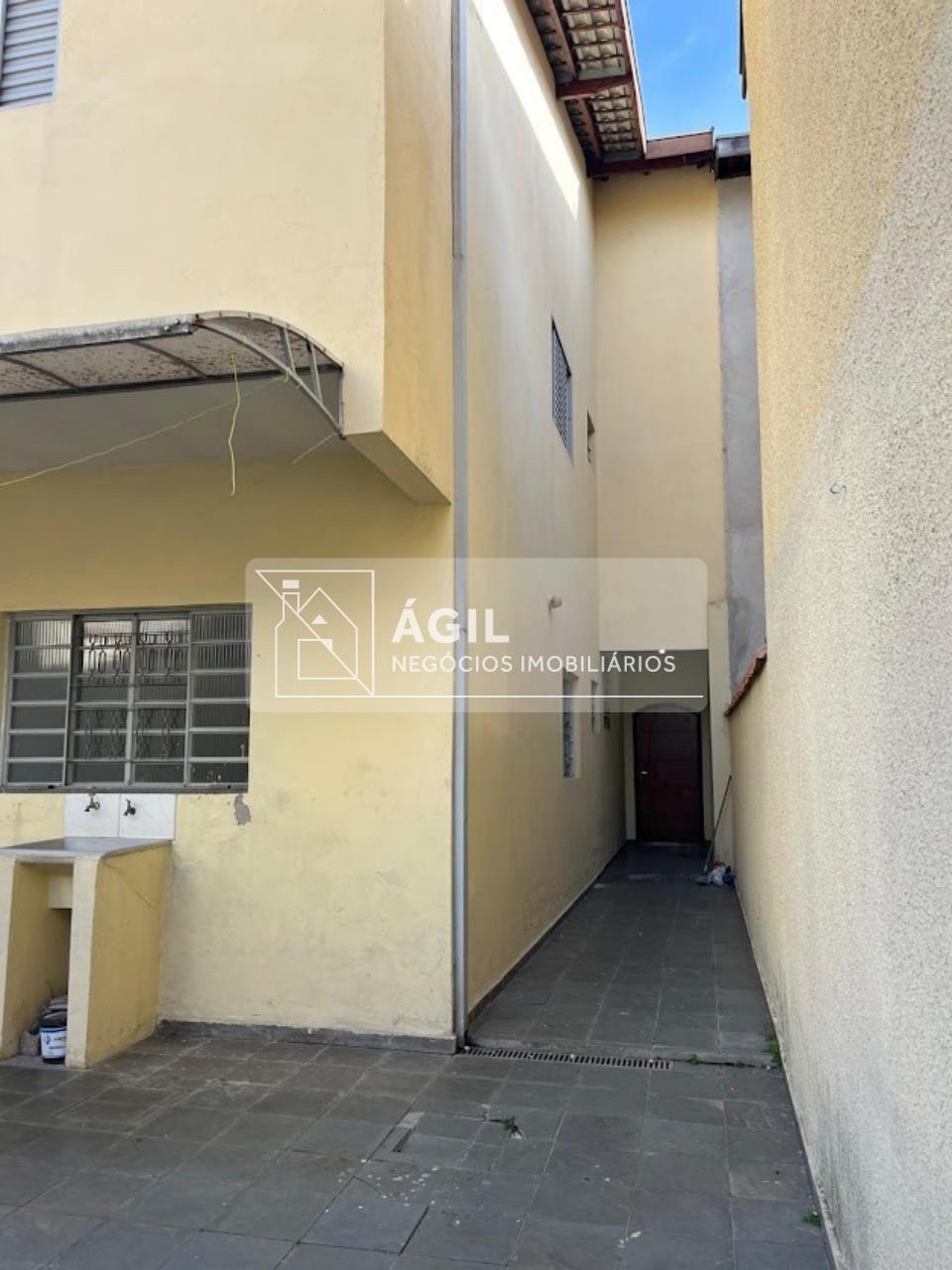 Vendo ou alugo sobrado 350 m2 - 3 dormitórios- bosque dos ip