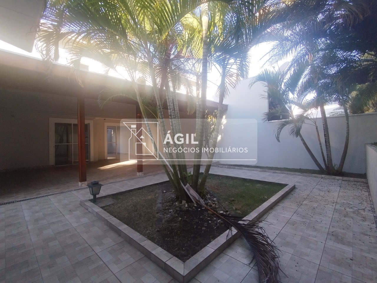 Vende-se Casa no Condomínio Home & Club- Villa Branca, Jacareí/SP