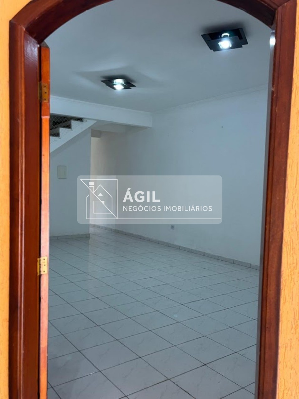 Vendo ou alugo sobrado 350 m2 - 3 dormitórios- bosque dos ip