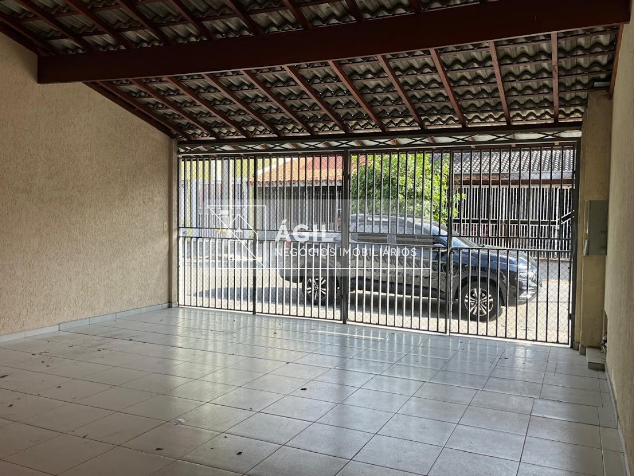 Vendo ou alugo sobrado 350 m2 - 3 dormitórios- bosque dos ip