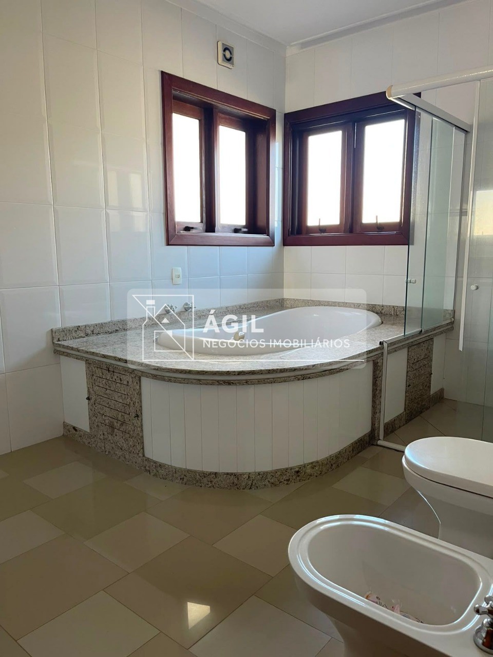 Alugo sobrado com 4 suites e piscina - sunset park aquarius - são josé dos campos