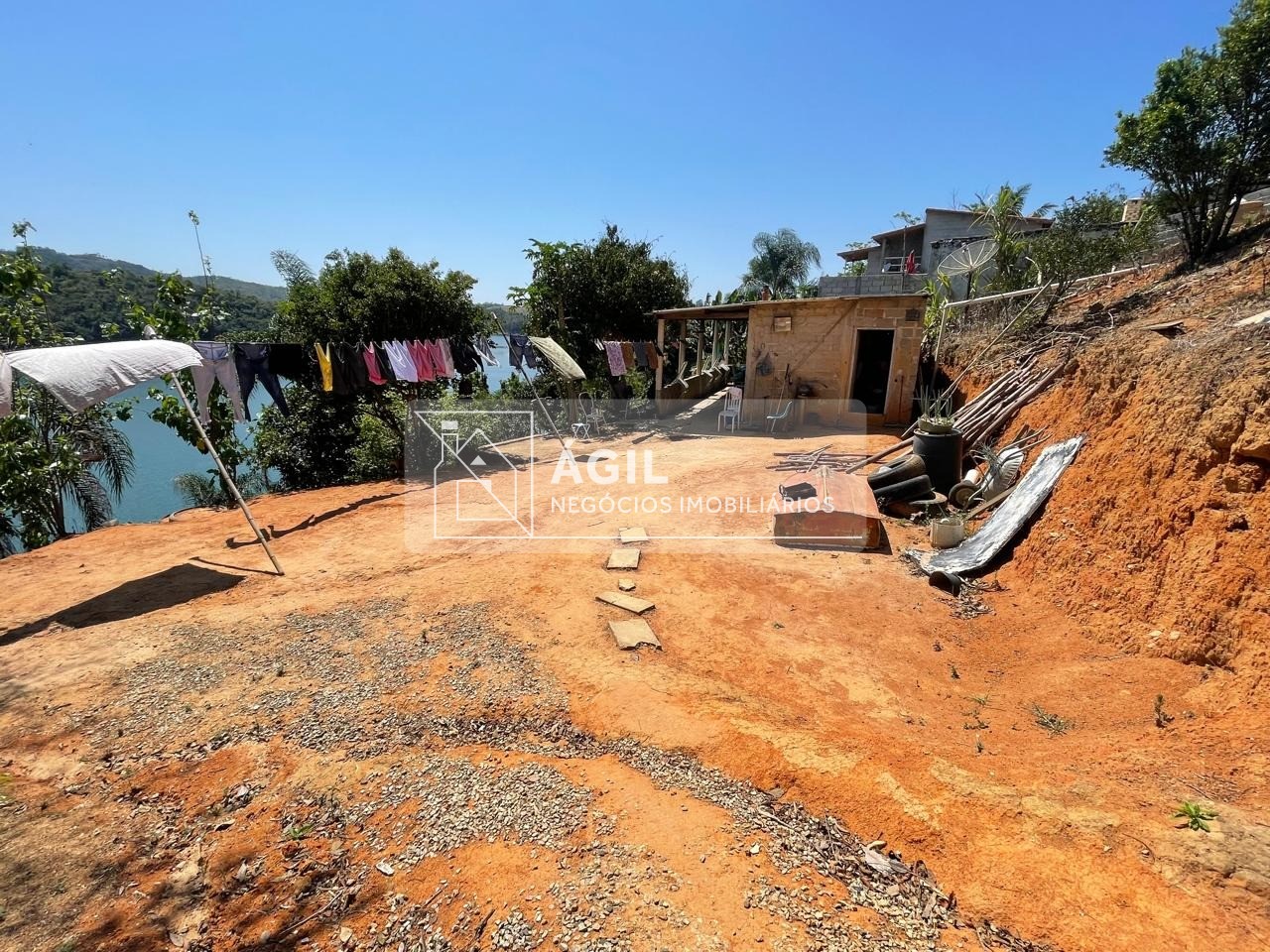 Vendo Chácara em Santa Branca pé na água - 2 DORMITÓRIOS - UM PARAÍSO.