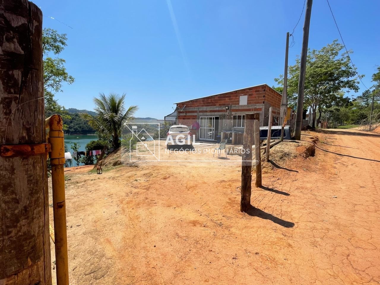 Vendo Chácara em Santa Branca pé na água - 2 DORMITÓRIOS - UM PARAÍSO.