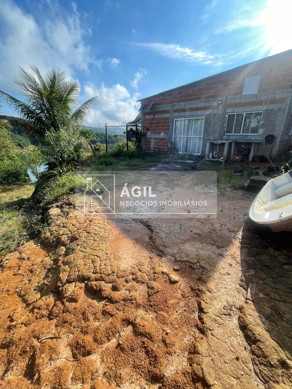 Vendo Chácara em Santa Branca pé na água - 2 DORMITÓRIOS - UM PARAÍSO.
