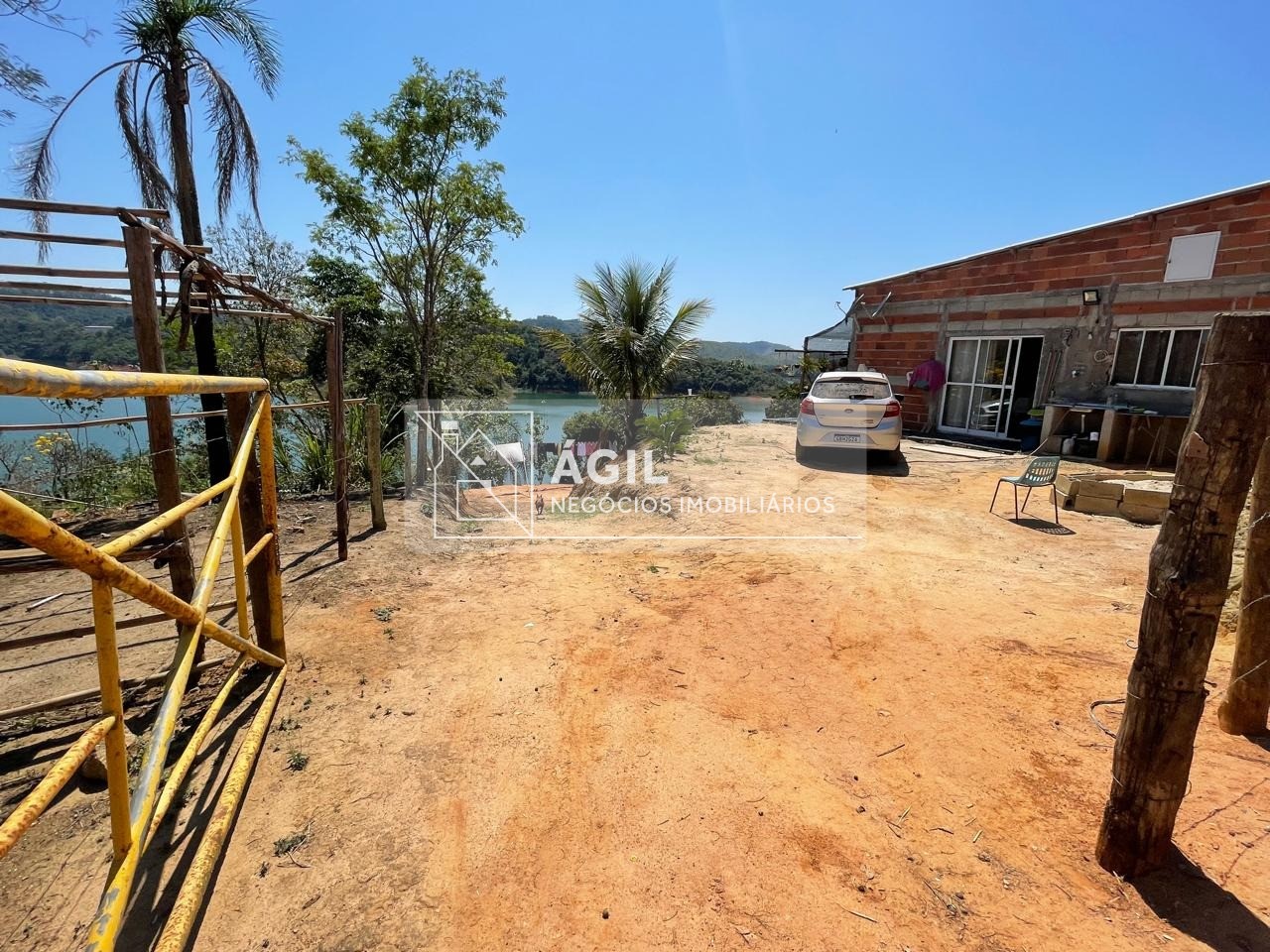Vendo Chácara em Santa Branca pé na água - 2 DORMITÓRIOS - UM PARAÍSO.
