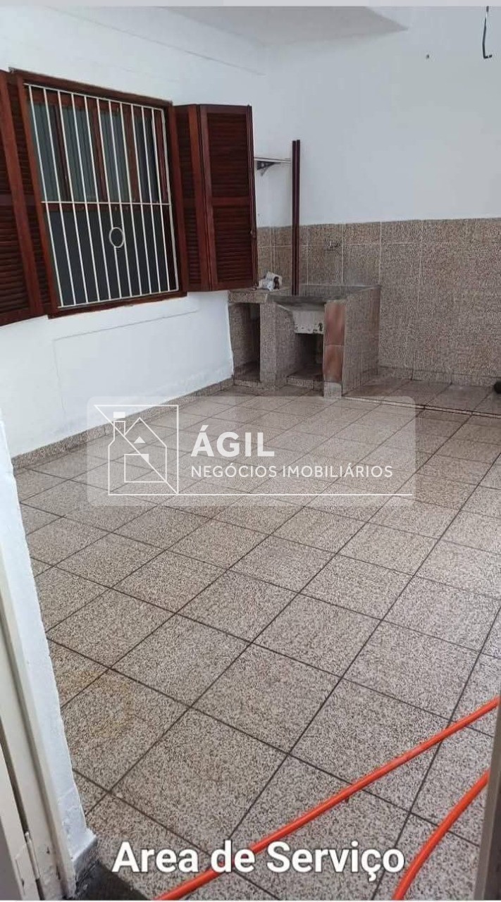 Alugo casa com 3 dormitórios sendo 1 suite - vila martinez -