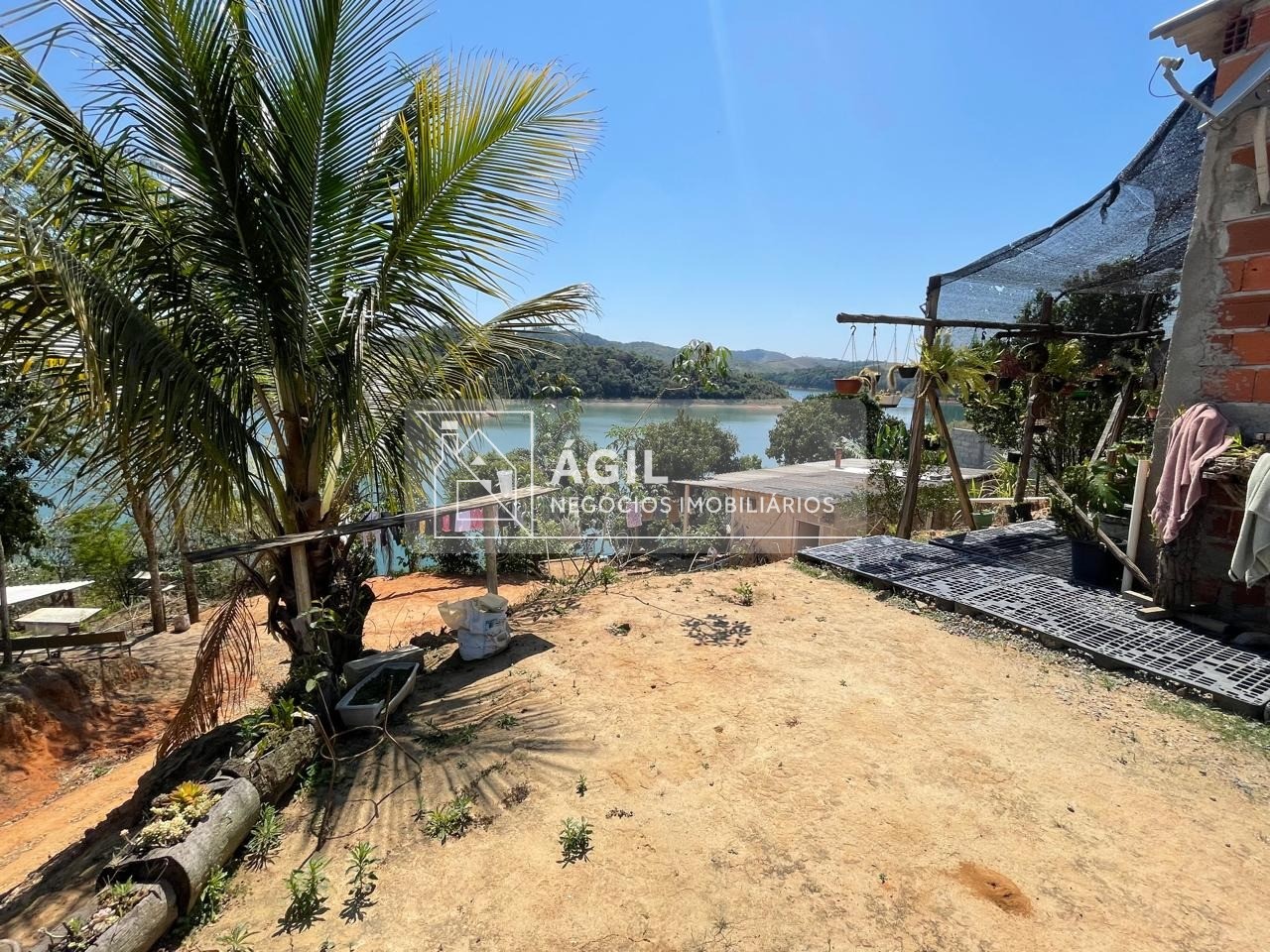 Vendo Chácara em Santa Branca pé na água - 2 DORMITÓRIOS - UM PARAÍSO.