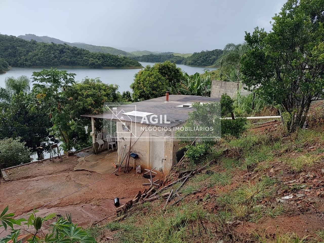 Vendo Chácara em Santa Branca pé na água - 2 DORMITÓRIOS - UM PARAÍSO.