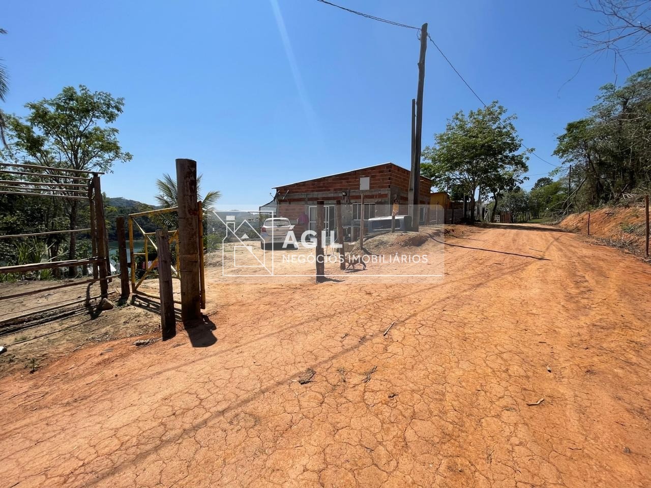 Vendo Chácara em Santa Branca pé na água - 2 DORMITÓRIOS - UM PARAÍSO.