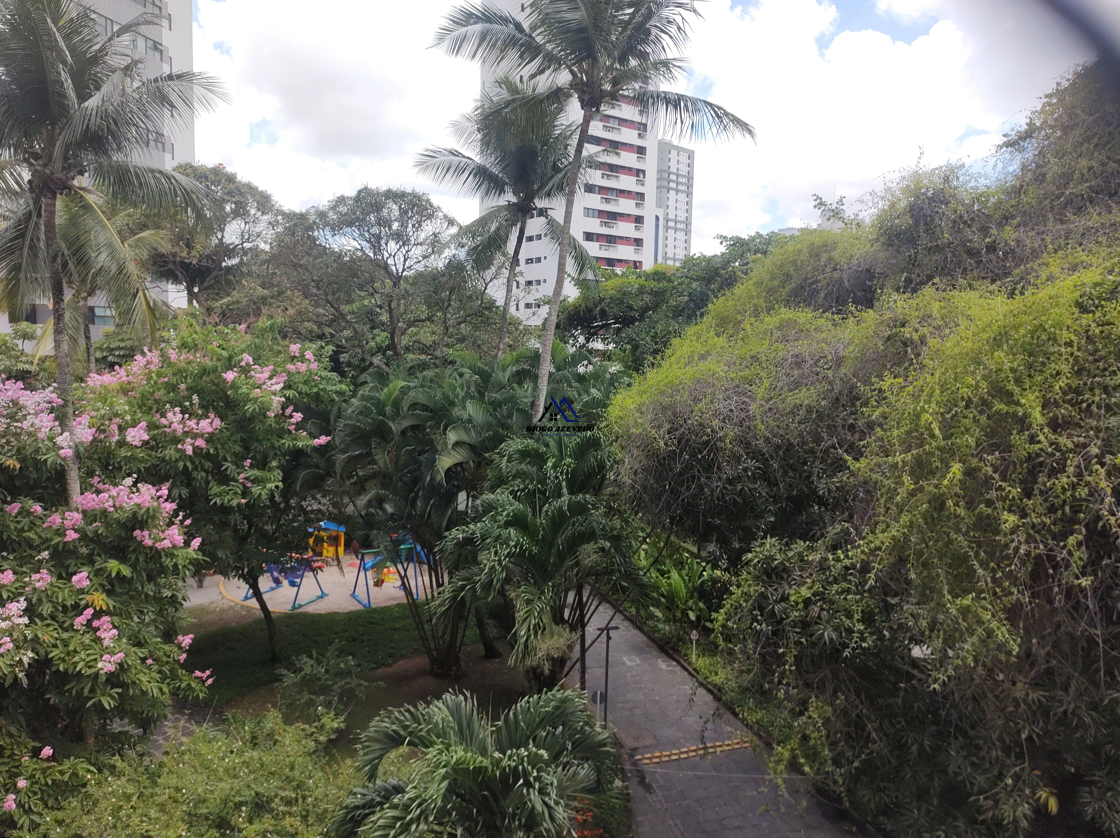 Apartamento para Aluguel com 4 suítes, 6 banheiros, 3 vaga em Recife, Casa Forte - PE