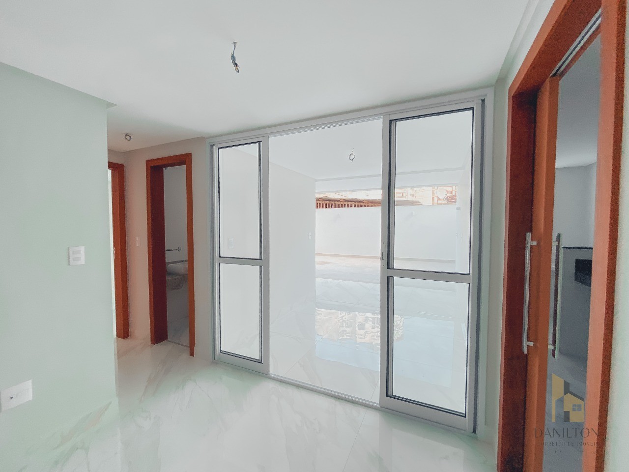 Apartamento com 2 quartos, venda no Centro de Guarapari, área de lazer completa financiamento direto com a construtora..