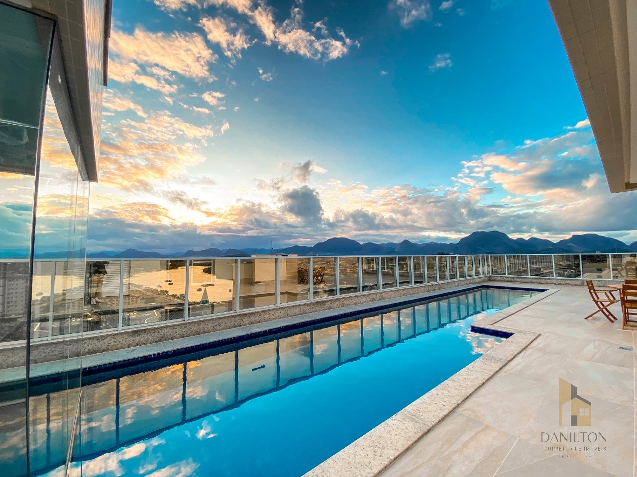 Apartamento com 2 quartos, venda no Centro de Guarapari, área de lazer completa financiamento direto com a construtora..