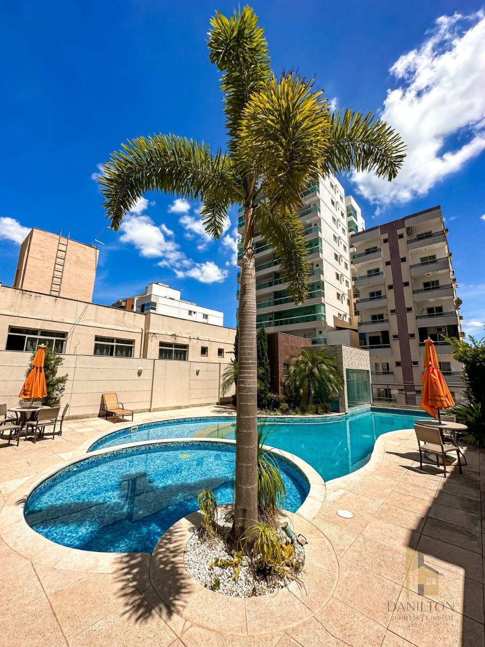 Apartamento Luxuoso na Quadra Do Mar na Praia Do Morro Com 4 Quartos, Sendo 2 Suites, Área De Lazer!
