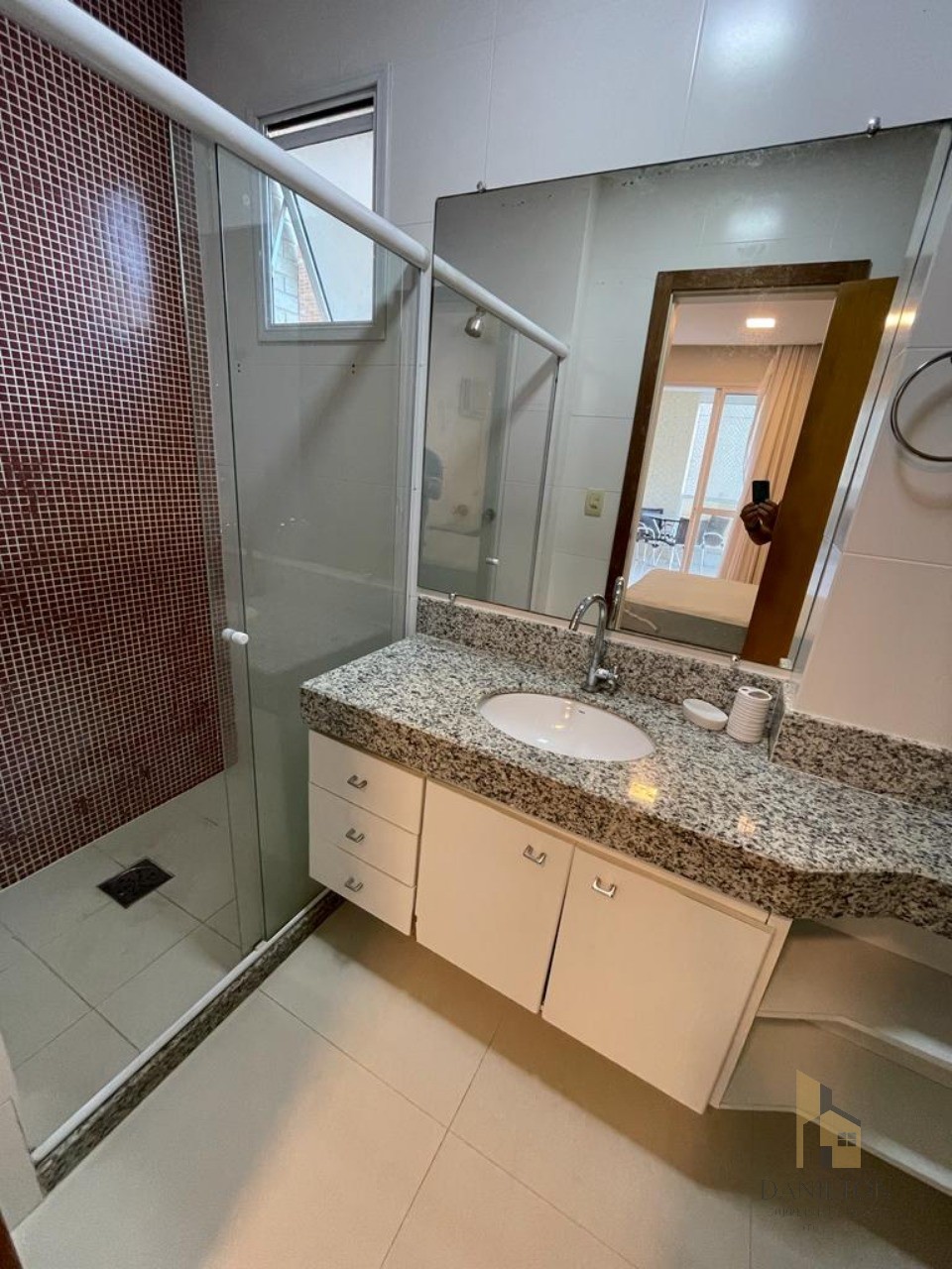 Apartamento A venda com 3 Quartos sendo 2 suítes 2 vagas, na orla da praia do Morro GUARAPARI-ES