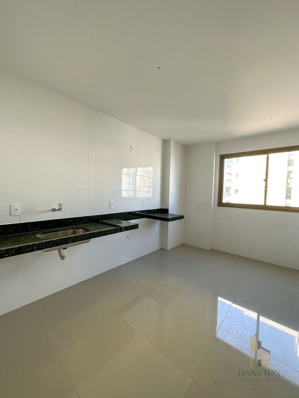 Apartamento luxuoso na quadra do mar na praia do morro com 4 - foto 4