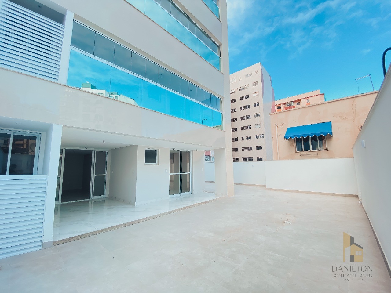 Apartamento com 2 quartos, venda no Centro de Guarapari, área de lazer completa financiamento direto com a construtora..