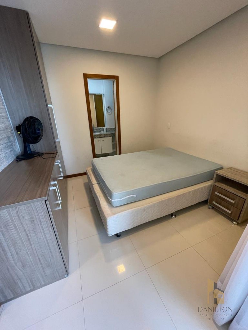 Apartamento A venda com 3 Quartos sendo 2 suítes 2 vagas, na orla da praia do Morro GUARAPARI-ES