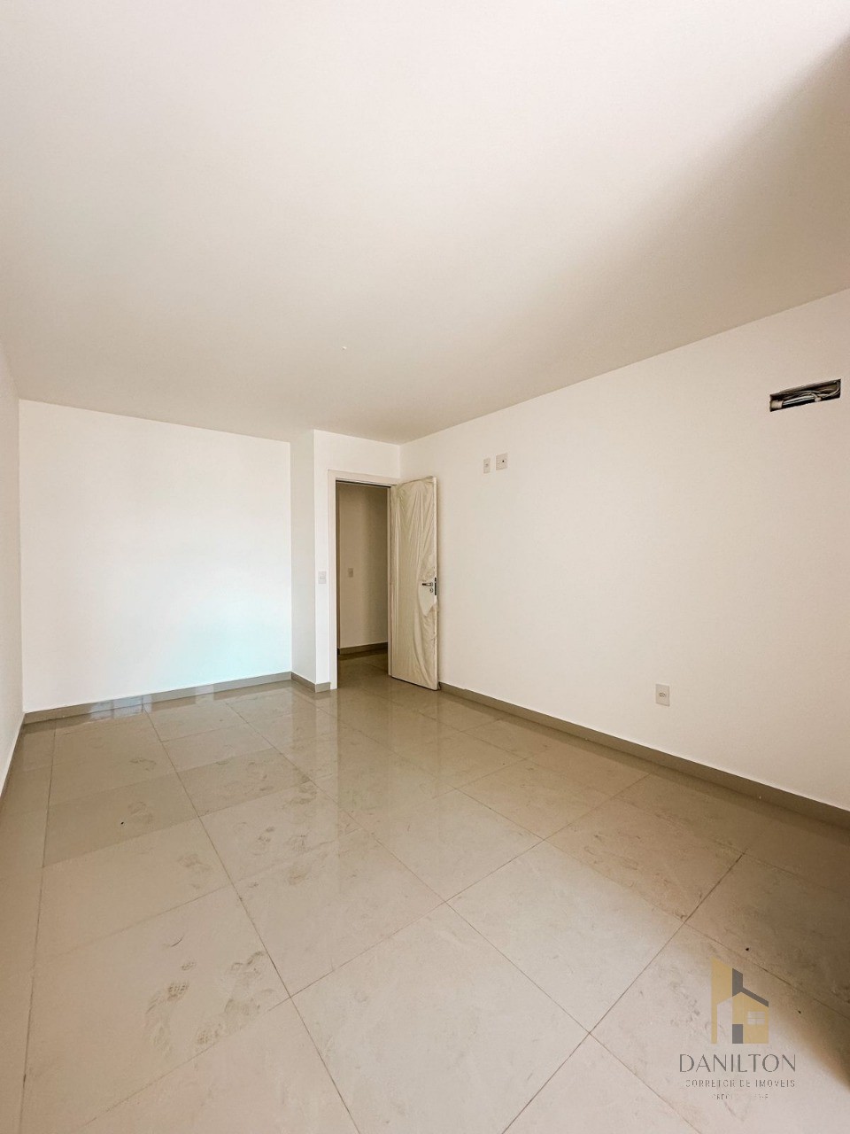 Apartamento luxuoso na quadra do mar na praia do morro com 4 - foto 8