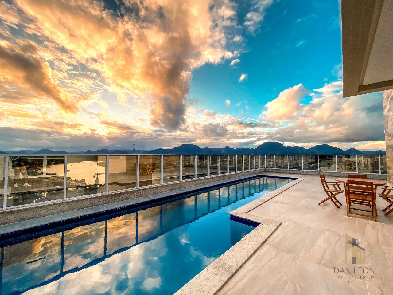 Apartamento com 2 quartos, A venda no Centro de Guarapari, área de lazer completa financiamento direto com a construtora.