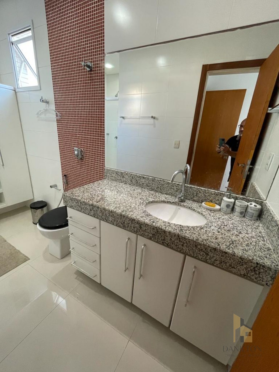Apartamento de Frente para o Mar com 3 Quartos sendo 2 suítes 2 vagas de garagem A venda na Praia do Morro Guarapari-ES
