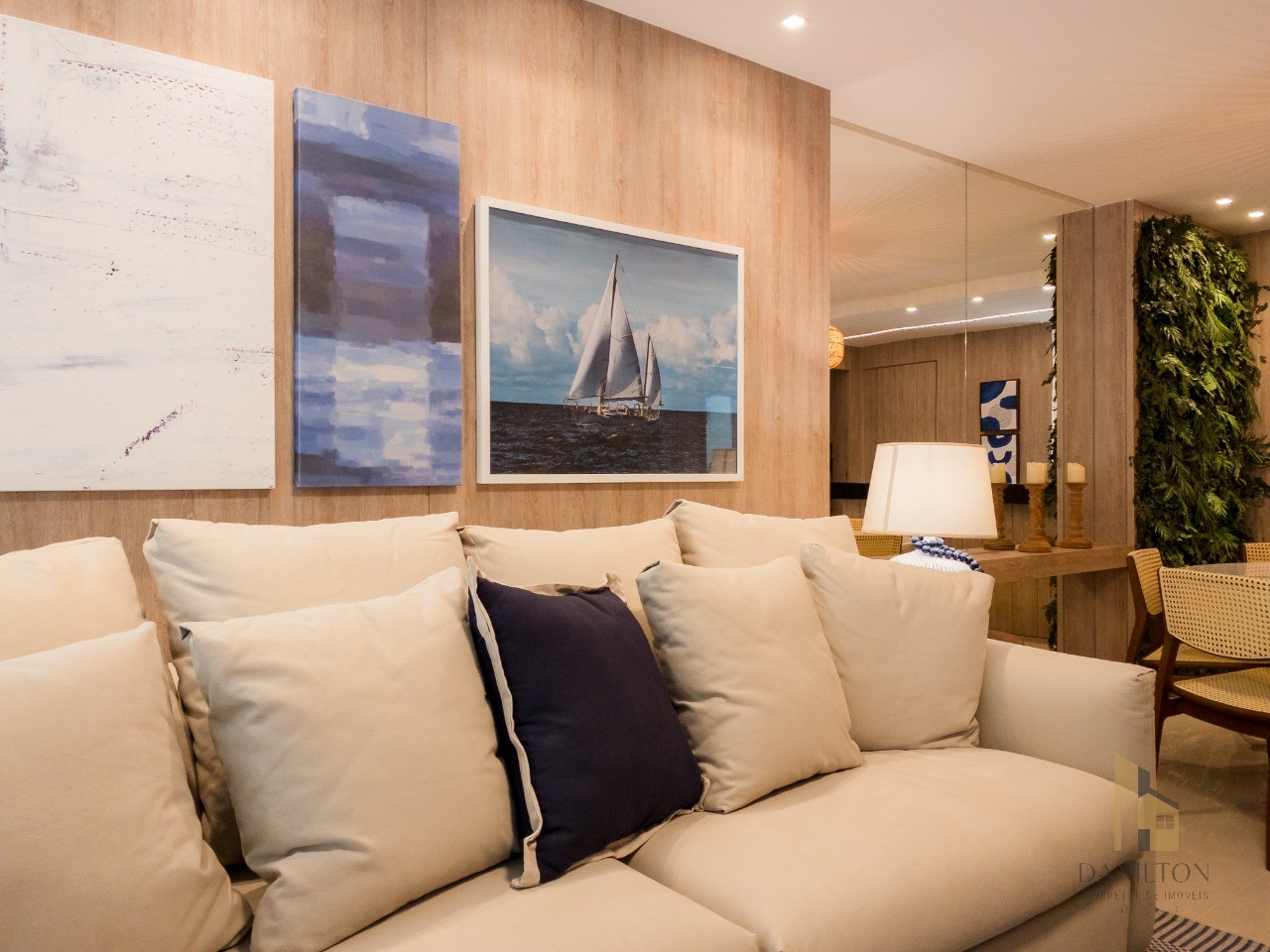 Apartamento a venda no centro de guarapari, 3 quartos, 02 vagas, área de lazer completa com vista para o mar com piscina, sauna, salão de festas mobil