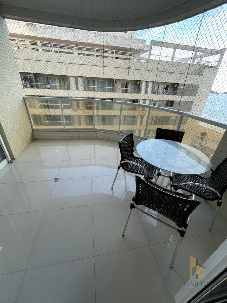 Apartamento A venda com 3 Quartos sendo 2 suítes 2 vagas, na orla da praia do Morro GUARAPARI-ES