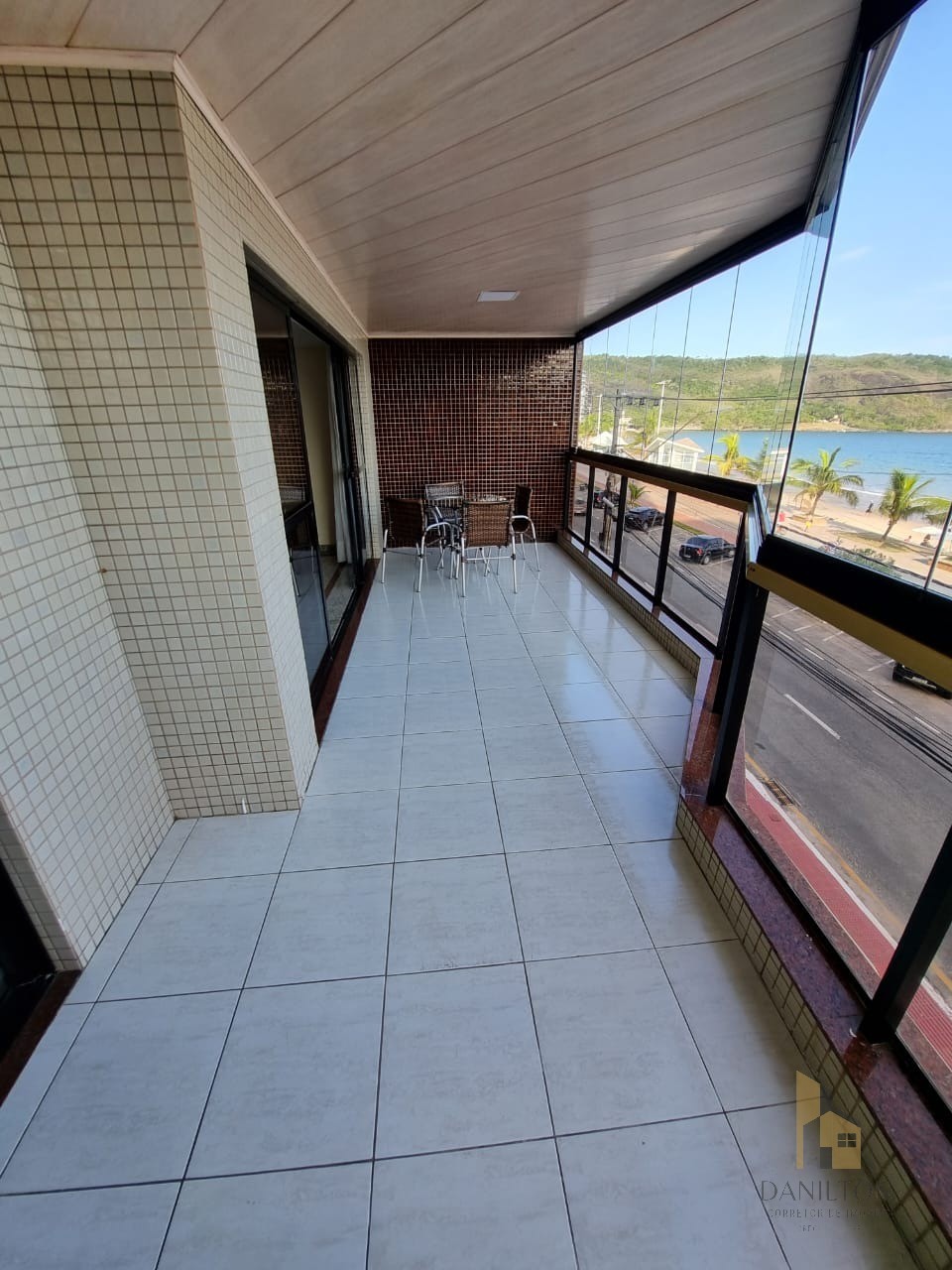 Apartamento, com 4 quartos A venda sendo 4 suítes, Sala 2 ambientes, na praia do Morro Guarapari-ES
