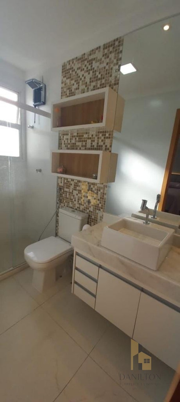 Apartamento de frente para o Mar com 4 Quartos sendo 4 Suites, a venda na Praia do Morro-Guarapari-ES