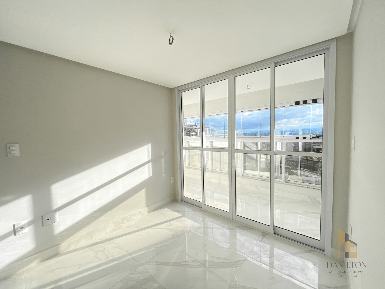 Apartamento com 2 quartos A venda no Centro de Guarapari, Área lazer completa financiamento direto com a construtora.
