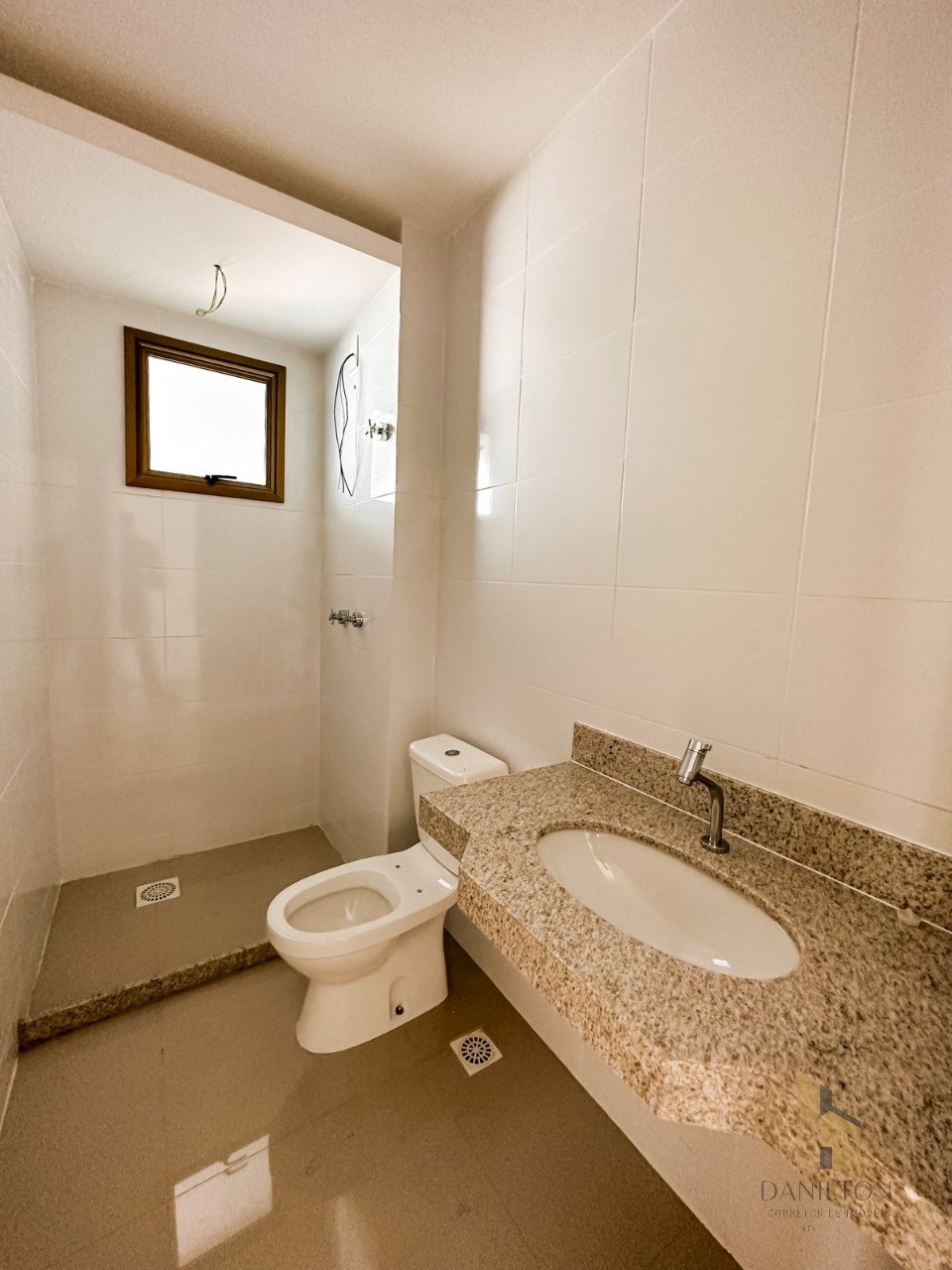 Apartamento luxuoso na quadra do mar na praia do morro com 4 - foto 10