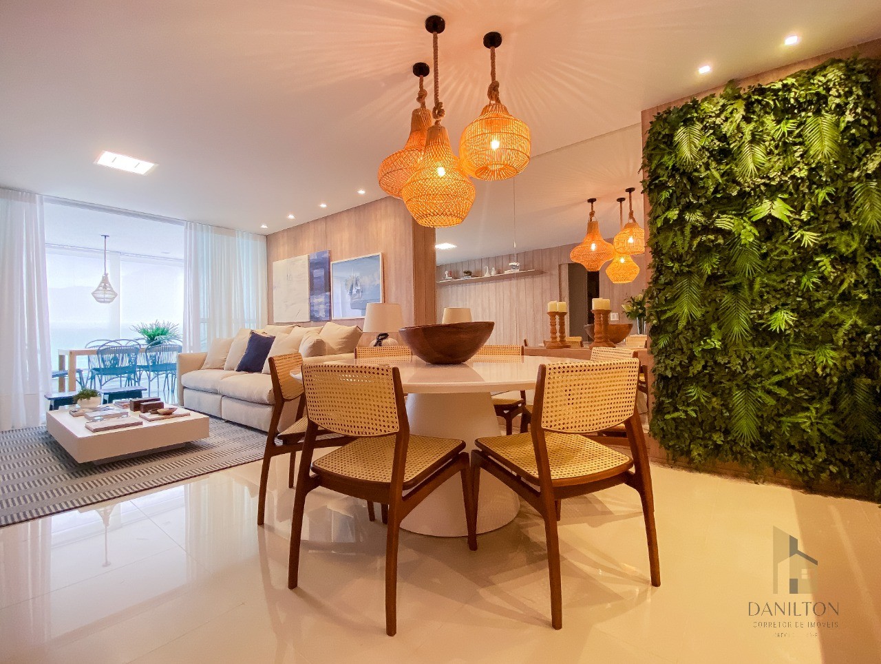 Apartamento a venda no centro de guarapari, 3 quartos, 02 vagas, área de lazer completa com vista para o mar com piscina, sauna, salão de festas mobil