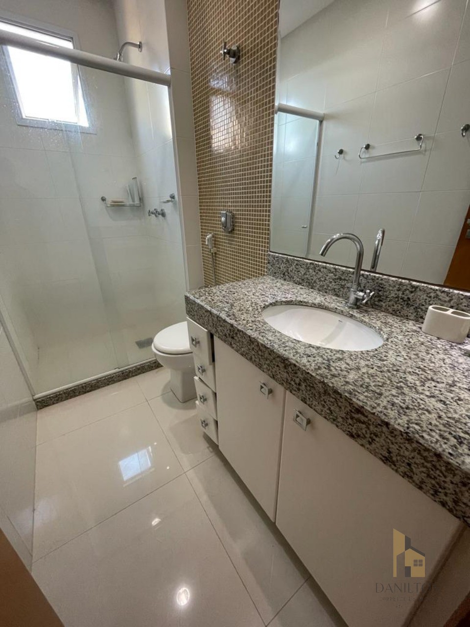 Apartamento de Frente para o Mar com 3 Quartos sendo 2 suítes 2 vagas de garagem A venda na Praia do Morro Guarapari-ES