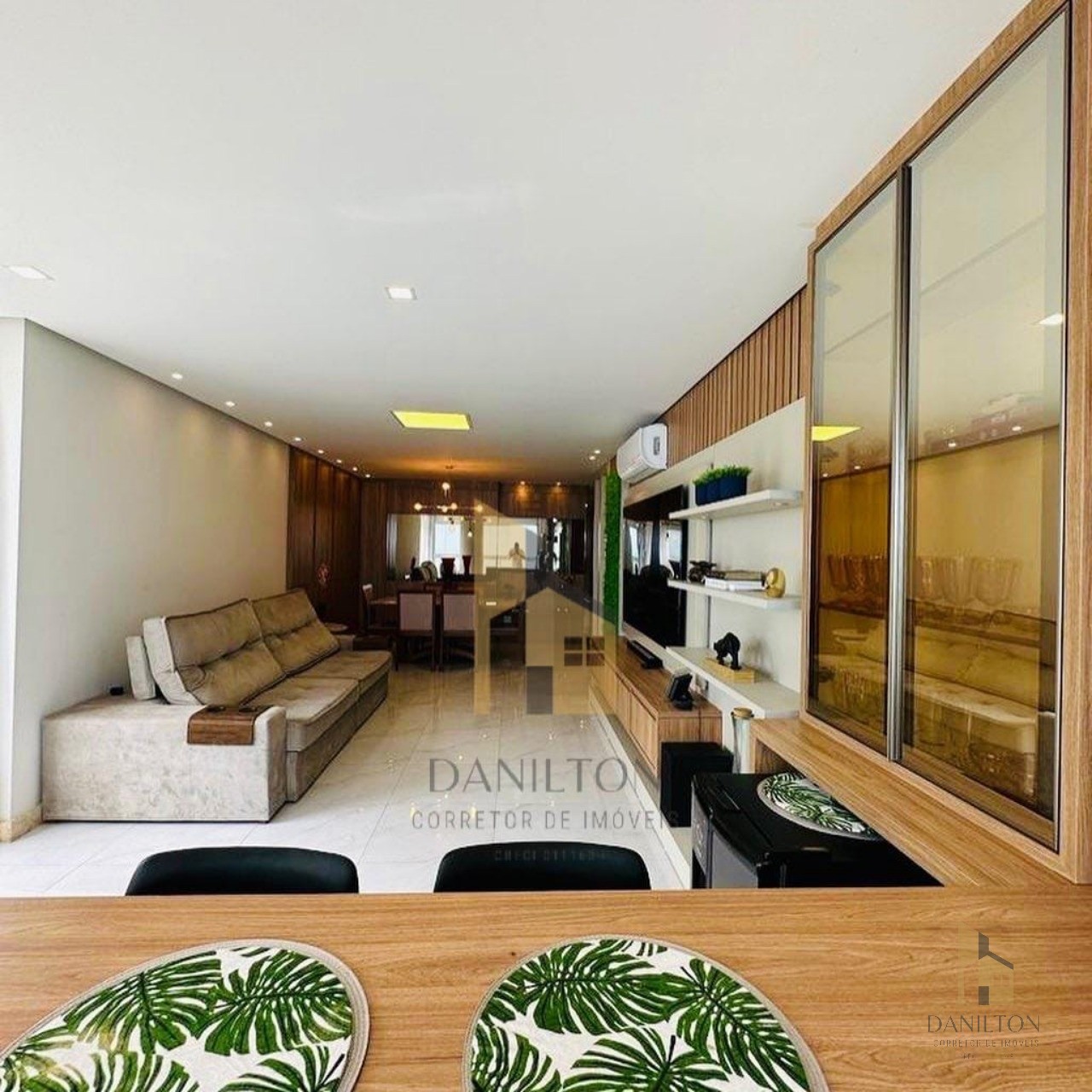 Apartamento de frente para o Mar com 4 Quartos sendo 4 Suites, a venda na Praia do Morro-Guarapari-ES