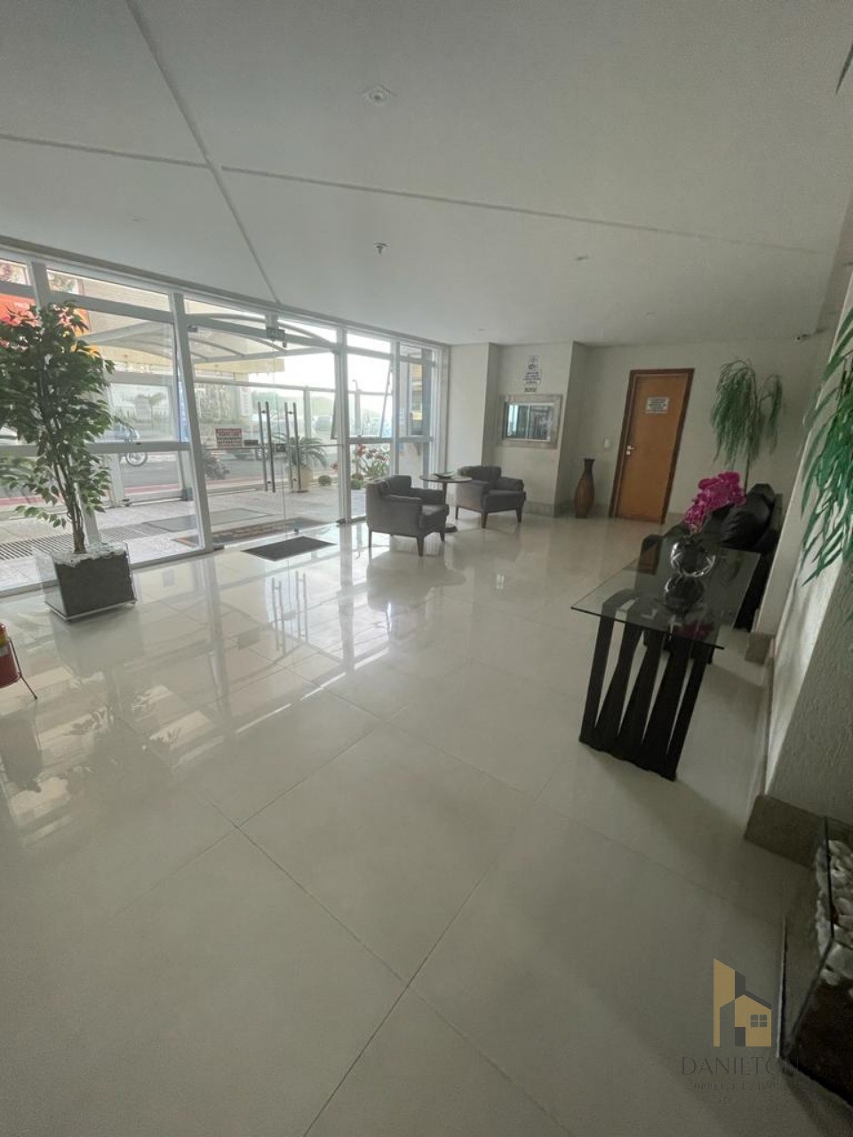 Apartamento de frente para o mar com 3 quartos sendo 2 suíte - foto 2
