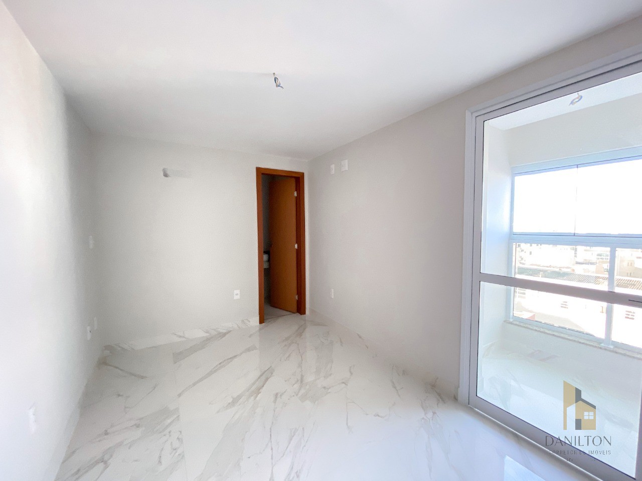 Apartamento com 2 quartos, A venda no Centro de Guarapari, área de lazer completa financiamento direto com a construtora.